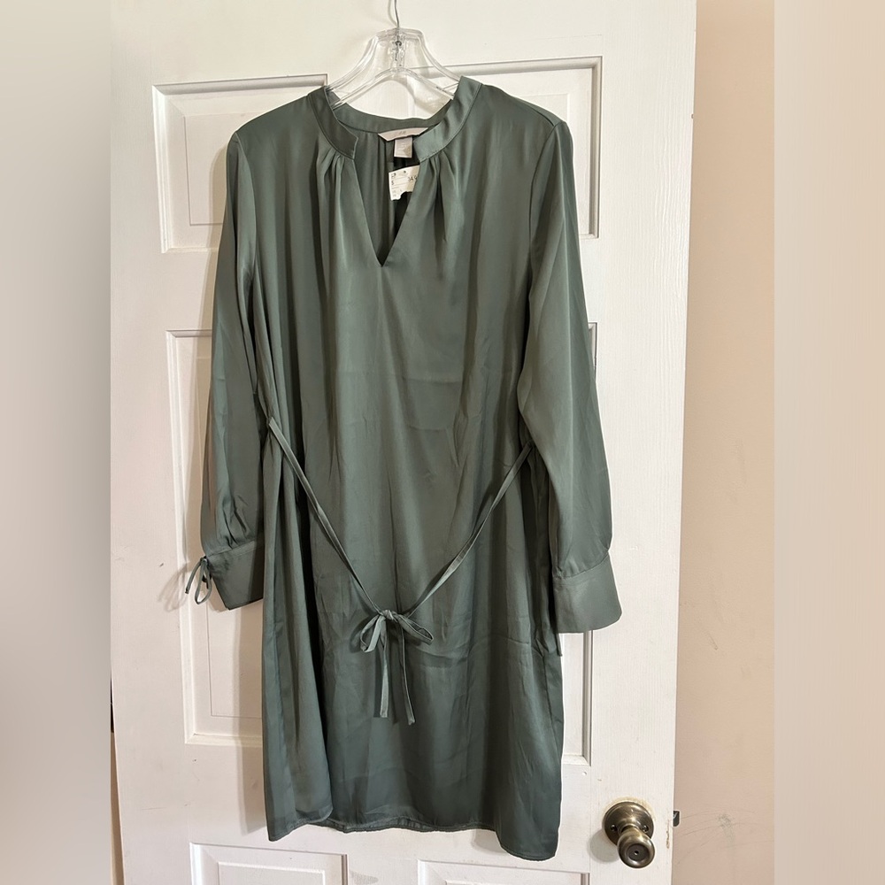 Tie Detail Dress - Dark sage green
- Ladies | H&M